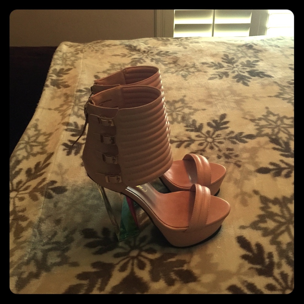 Beautiful heels - Picture 1 of 4