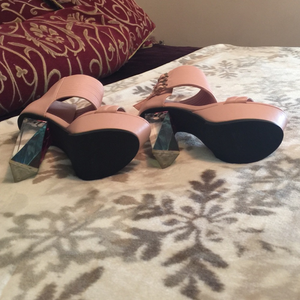 Beautiful heels - Picture 4 of 4