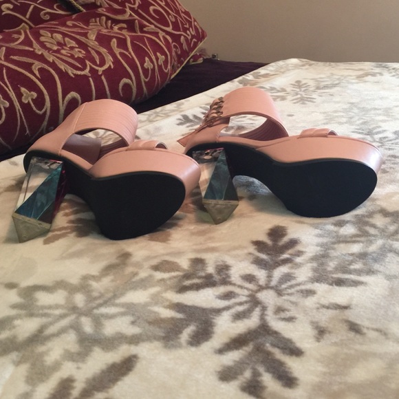 Beautiful heels - Picture 4 of 4