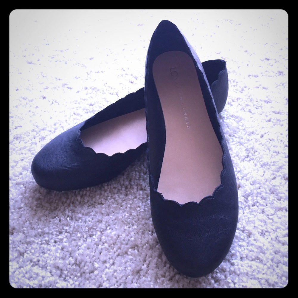 NWOT Scalloped-Edge Black Flats