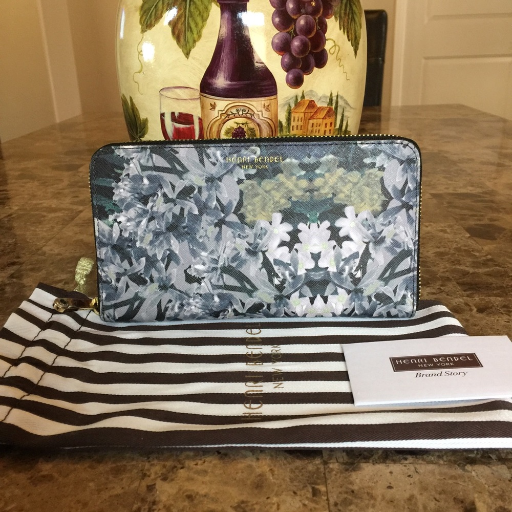 Henri Bendel Wallet