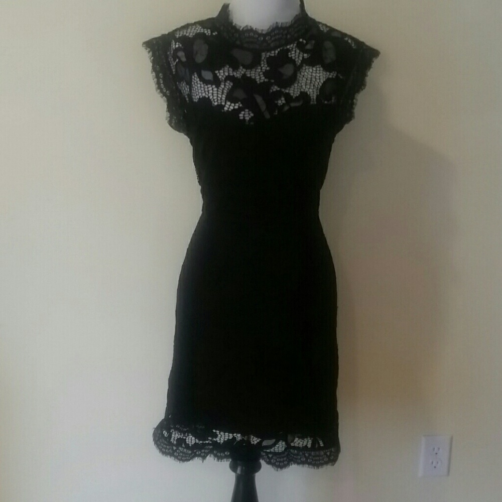 Sexy lace back dress w/zipper detail 💗