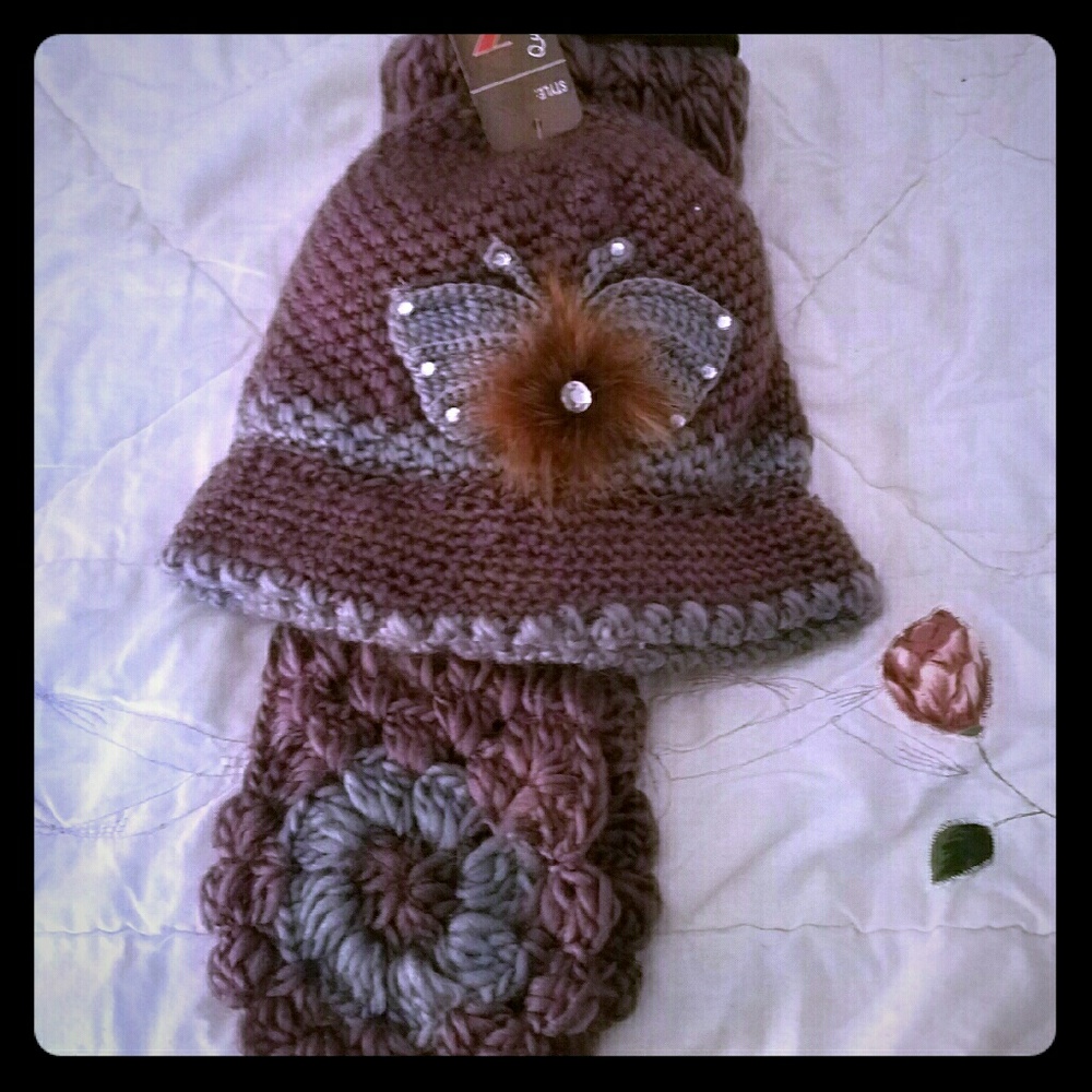 Hat and scarf set