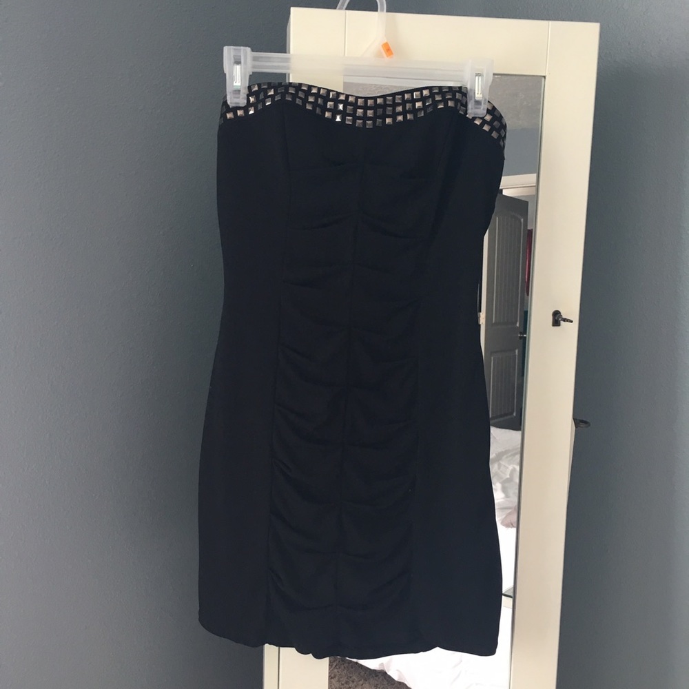 Black strapless short dress