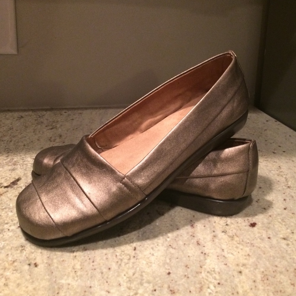 Aerosols size 7 pewter slide