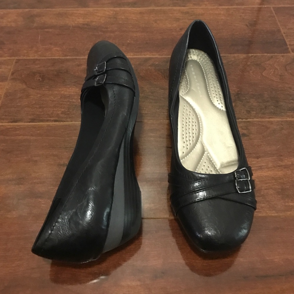 Short black wedges with buckle accents