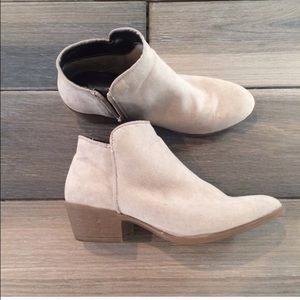 Simply Vera Wang ankle boots