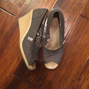 Gray Toms wedges size 9