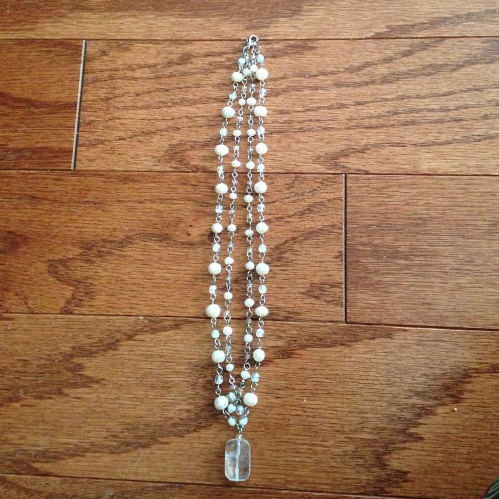 Silver and pearl like. No tarnish