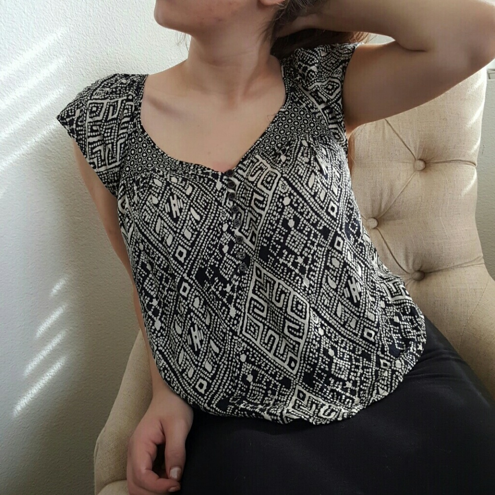❌SOLD!!!!❌ Tribal Patterned Blouse