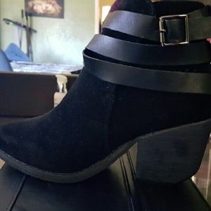 New 6.5 Black Bootie Boots