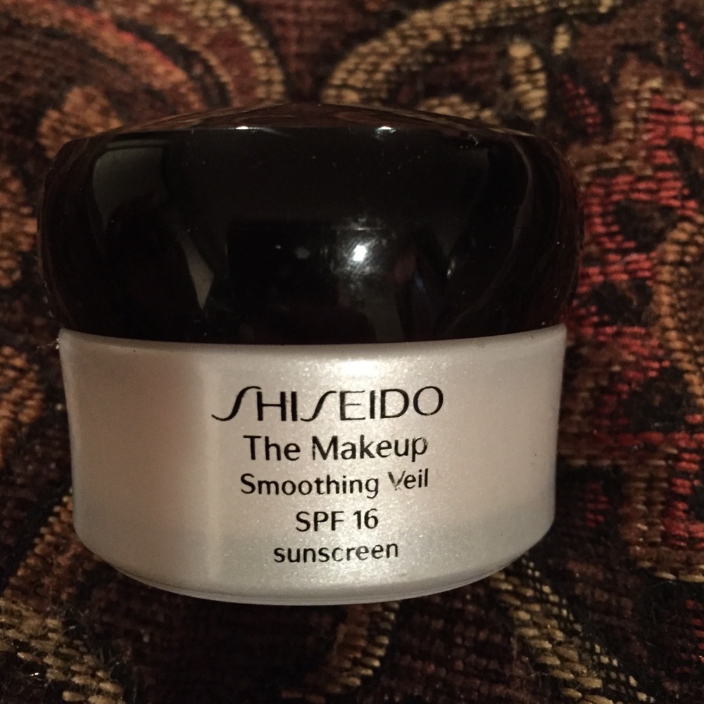 Shiseido smoothing veil spf 16
