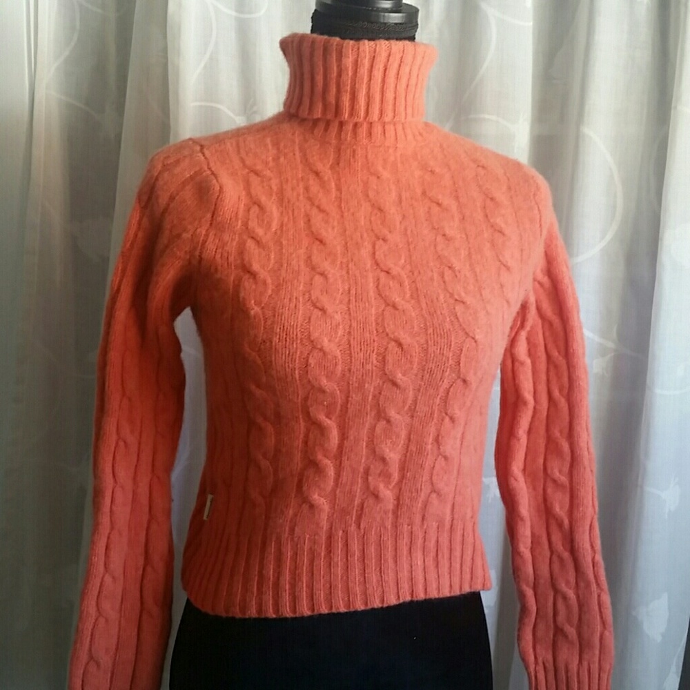 Turtle neck wool sweater