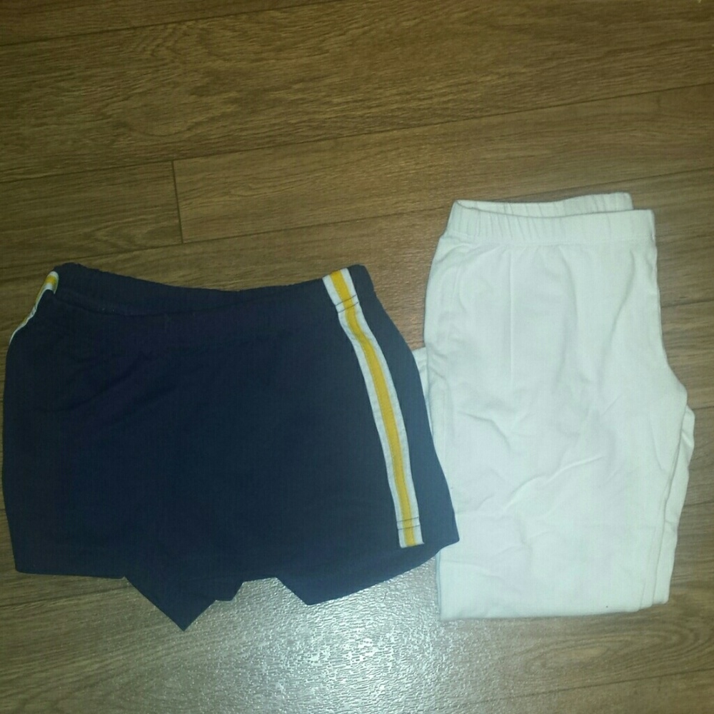 White Capri leggings/blue short shorts
