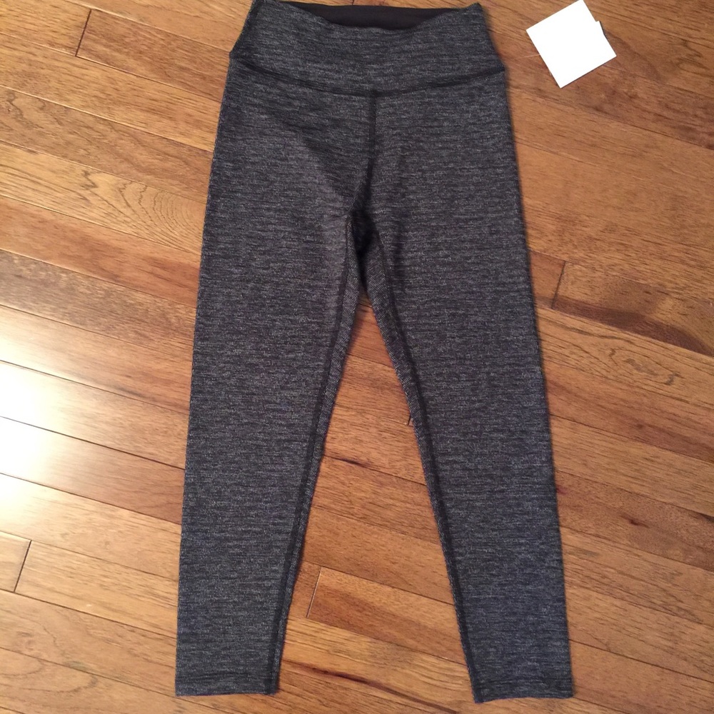 Beyond Yoga gray small lowrise Capri legging NWT