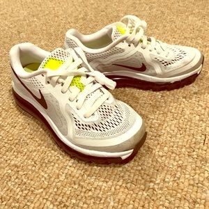 Nike women's Air Max Sneakers Size 7