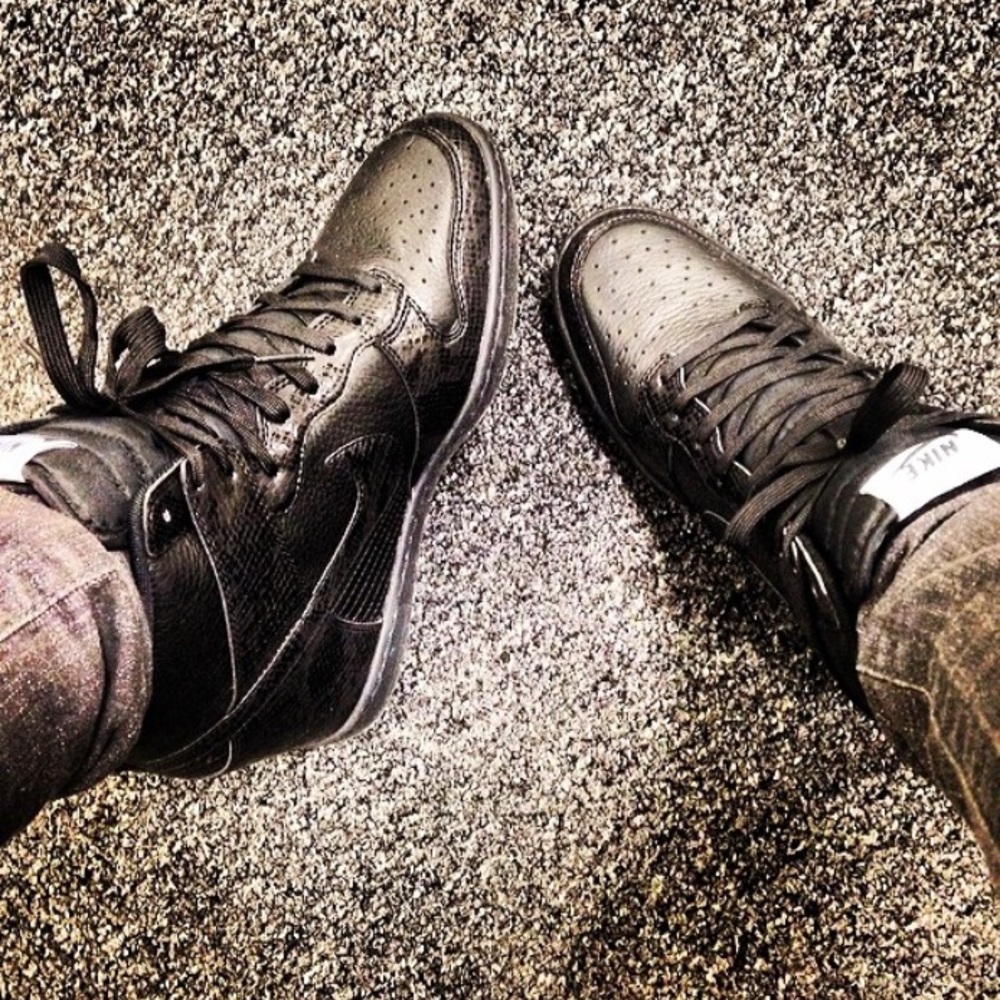 NIKE WOMANS WEDGE SNEAKER W/SNAKE SKIN DETAIL
