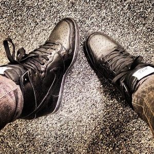 NIKE WOMANS WEDGE SNEAKER W/SNAKE SKIN DETAIL