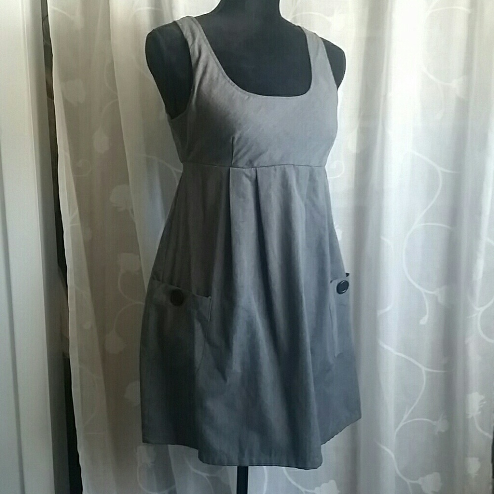 Cute as a button grey dress!