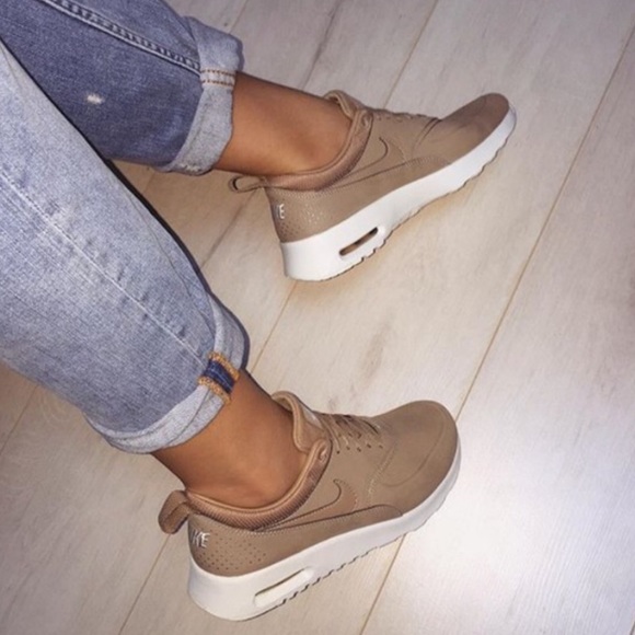 Nike - Picture 2 of 3