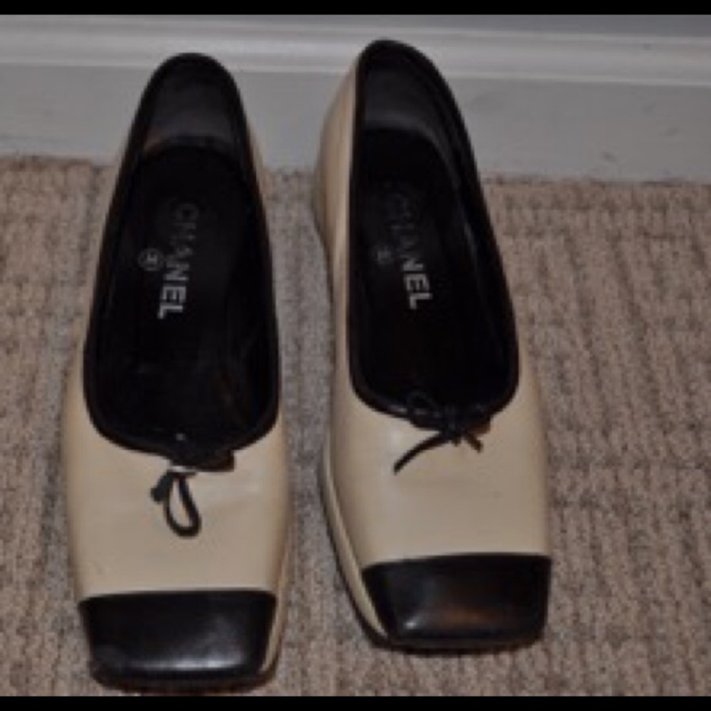 Chanel spectator style flats