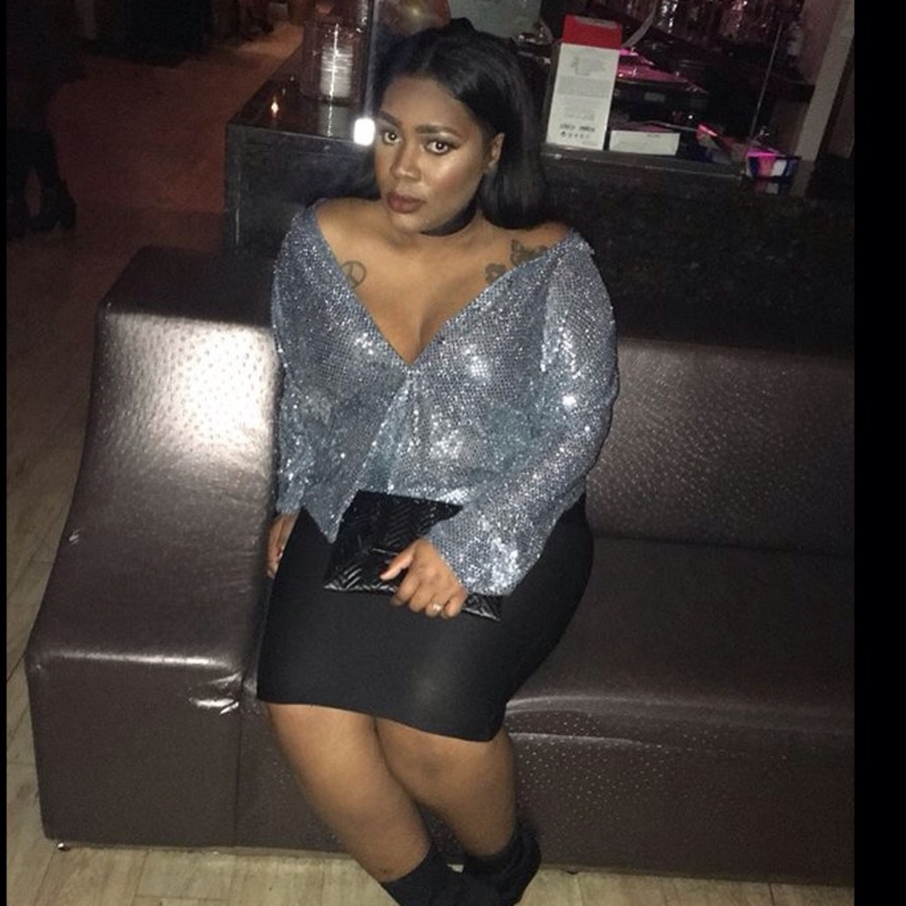 Meet your Posher Lanny😘 I love to shop& do makeup