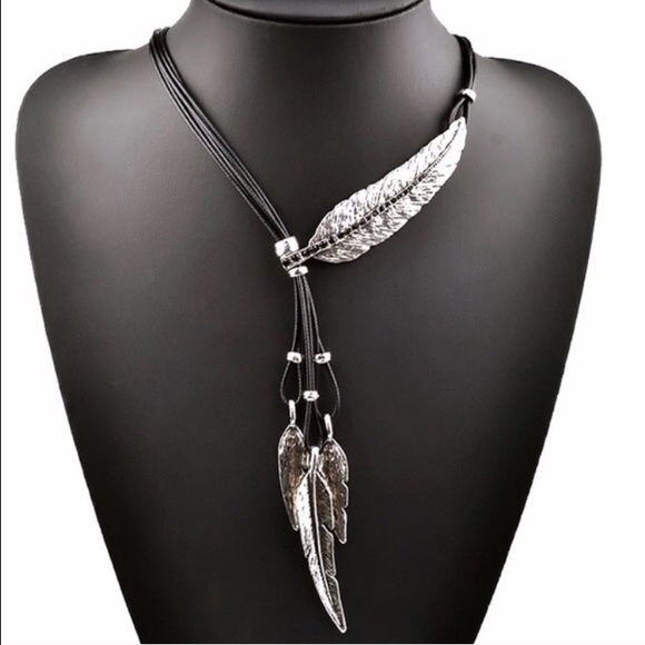 Jewelry - Feather Necklace