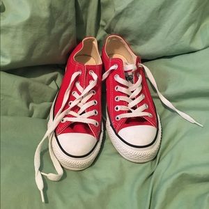 Converse cherry red