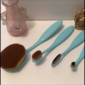 Makeup brushes