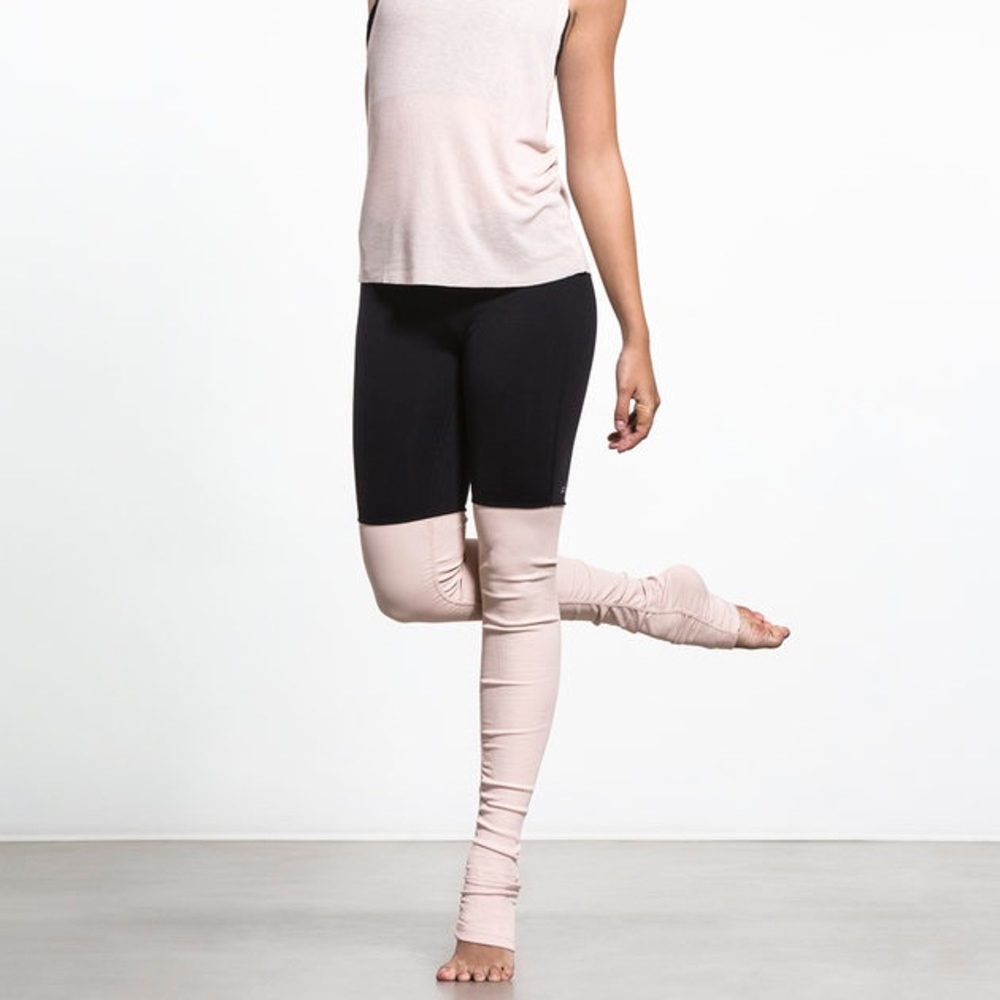 SOLD NWOT Alo Yoga Goddess Leggings Black/Buff XXS