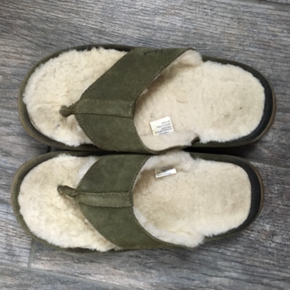 LL Bean fuzzy flip flops