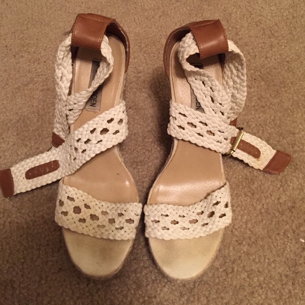 Steve Madden crocheted wedges