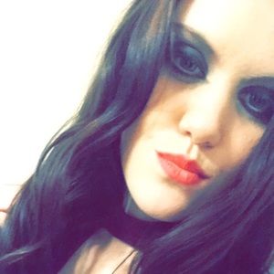 Meet your Posher, Chloe