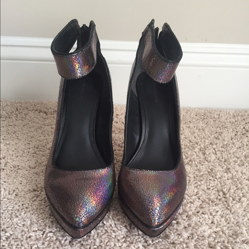 Pour la Victoire Silver Pumps