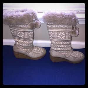 Furry winter boots with wedge