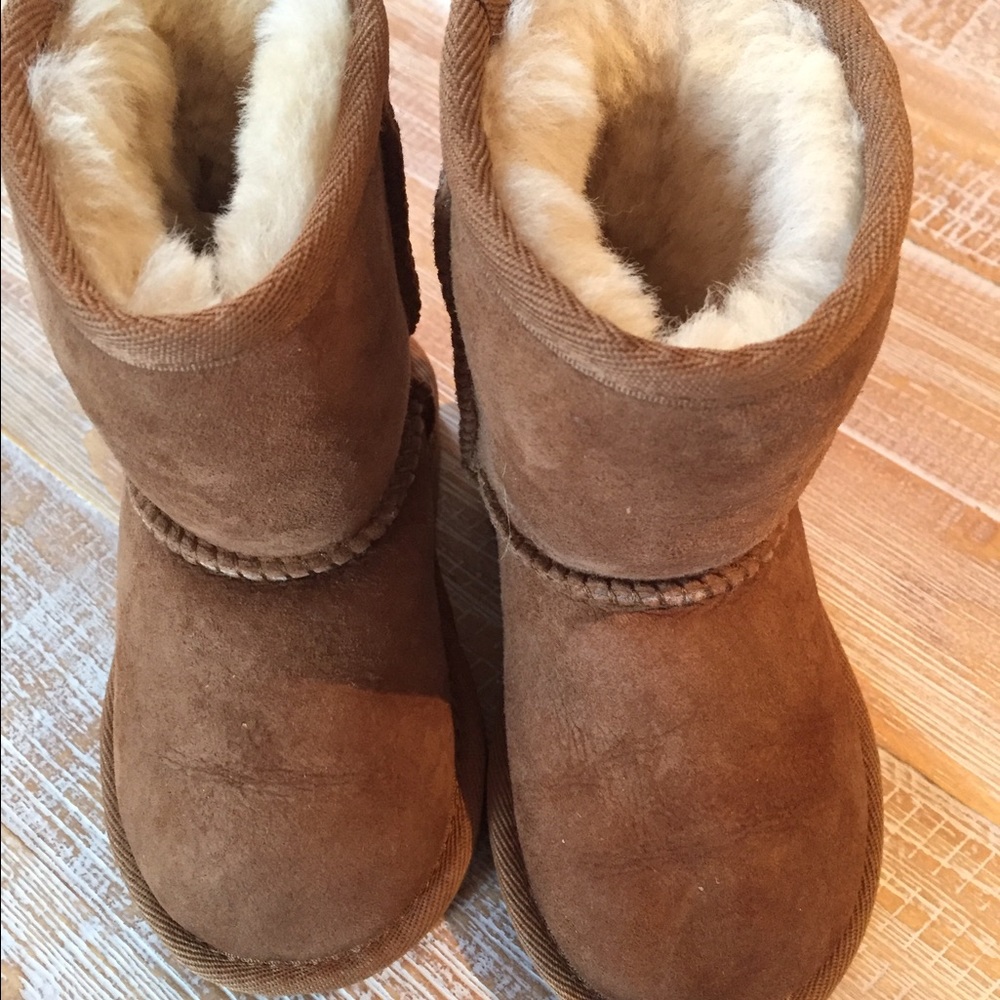 Toddler Uggs, Size 6. EUC.