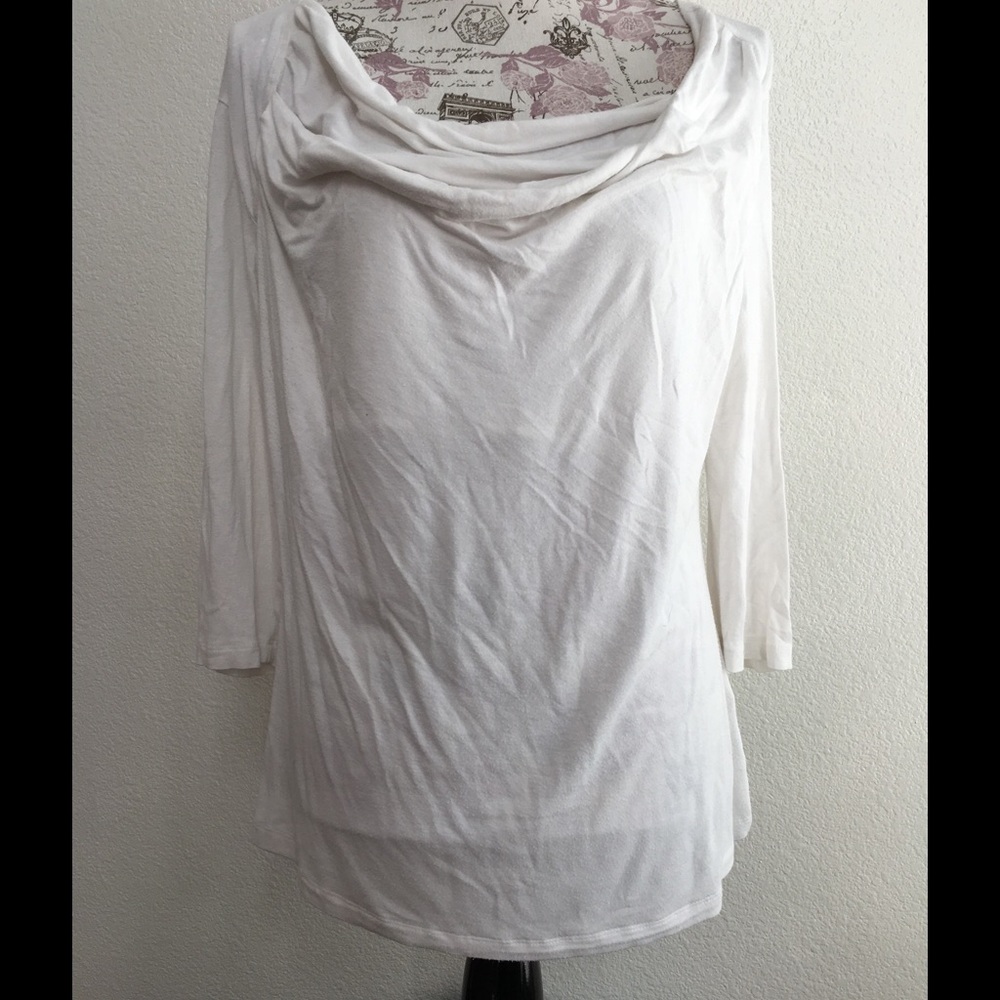White Scoopneck Top