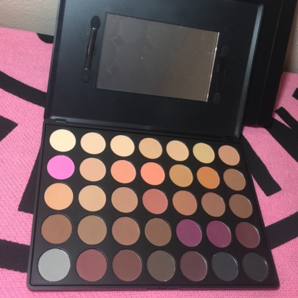 BH cosmetics matte eyeshadow pallet