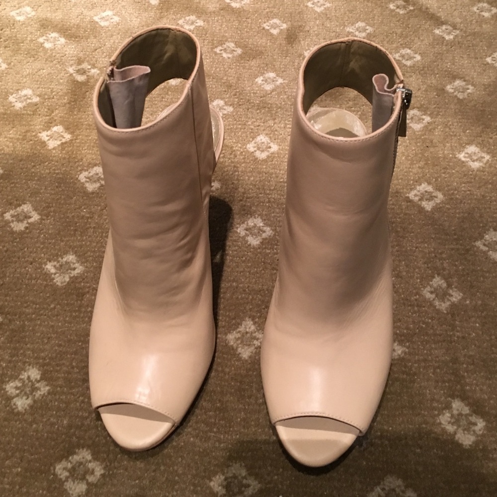 Ann Taylor pumps