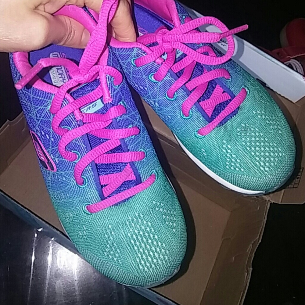 LAST DAY! Sketchers memory foam girls 13 sneakers