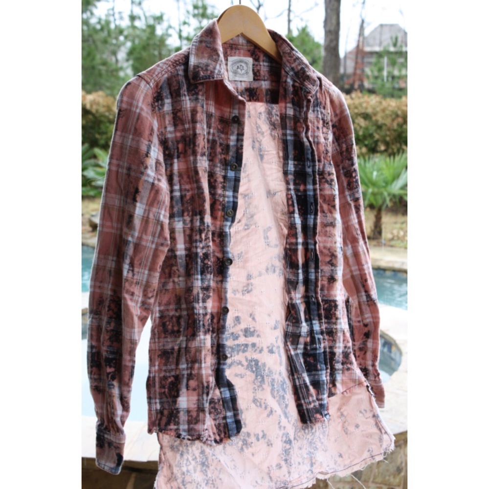 ✨Cute unique FLANNEL with front pocket!!✨
