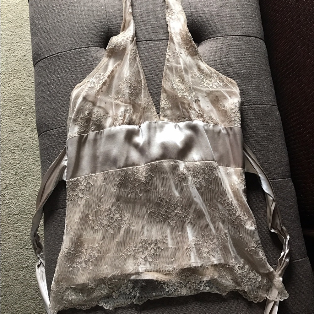 Lace and sequined halter top. Taupe color