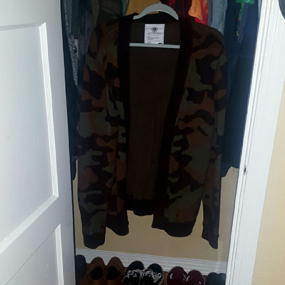 on the byas camden camo jacquard cardigan