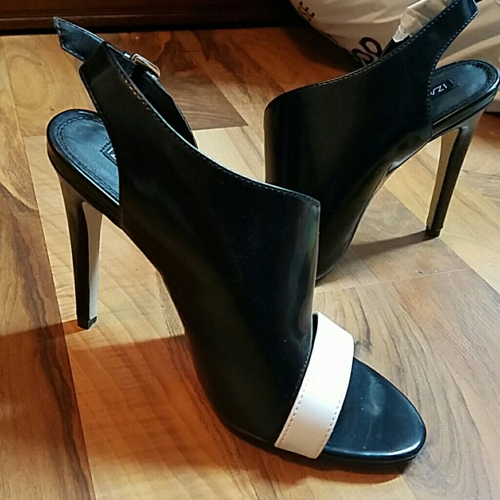 Colorblind slingback heels