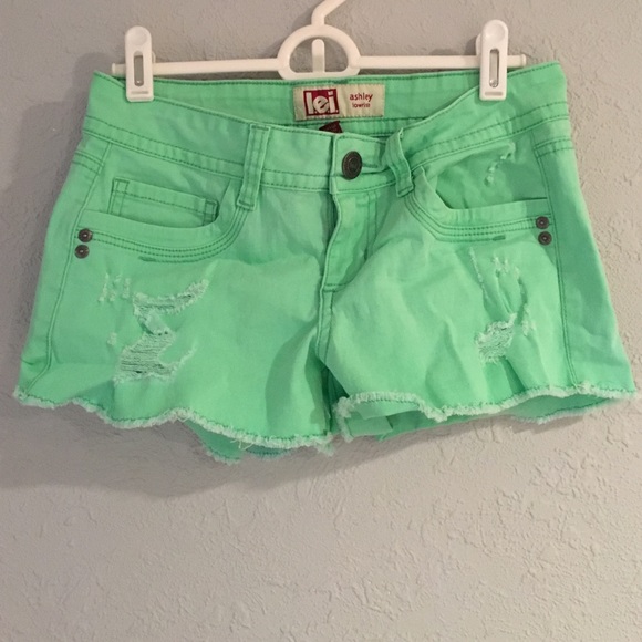 Pants - Shorts Pale Green