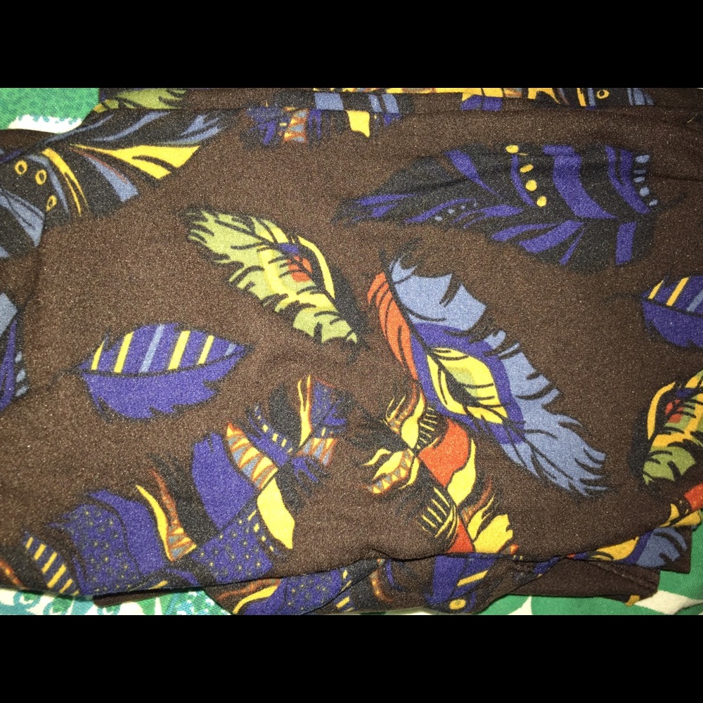 Lularoe OS FEATHER LEGGINGS