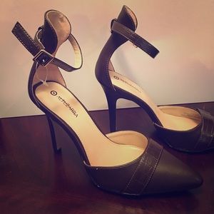 🌷🌷 FINAL PRICE DROP 🌷🌷Ankle Strap Pumps