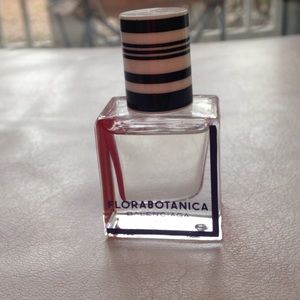 Balenciaga Florabotanica perfume