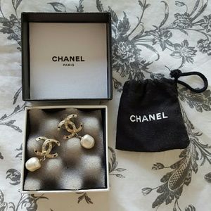 Chanel Boucle Oreille Pearl Earrings