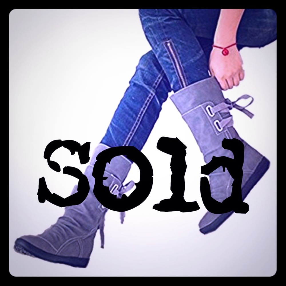 Women's size 7 1/2 Boots run small